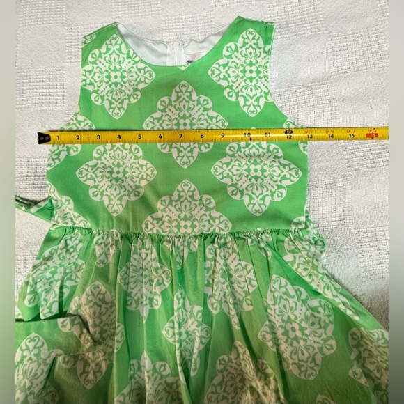 Counting
Daisies Elegant Green Kids Dress with White Pattern - Picture 7 of 11